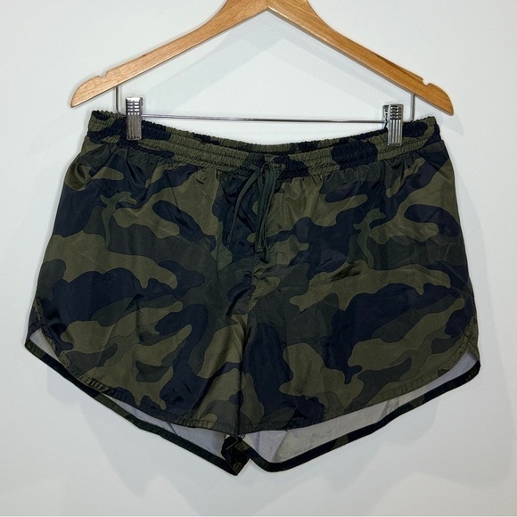 Old Navy Active Green and Black Army Go-Dry Shorts (Large) - Picture 1 of 6